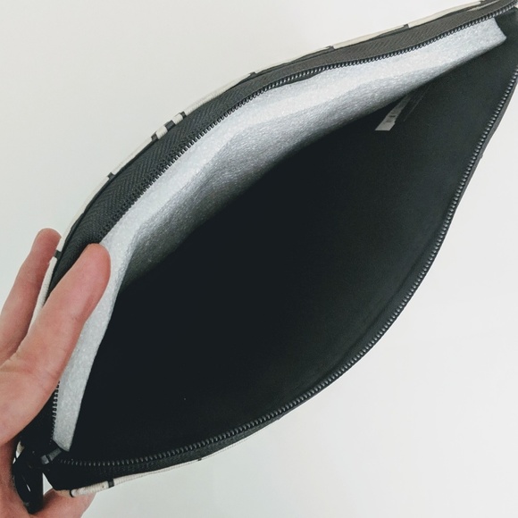 Marc Jacobs Bunny Ears Zip Pouch Bag - Picture 3 of 3